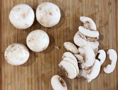 白露后,最该吃的不是肉,而是菌菇,5块钱一斤,现在正上市