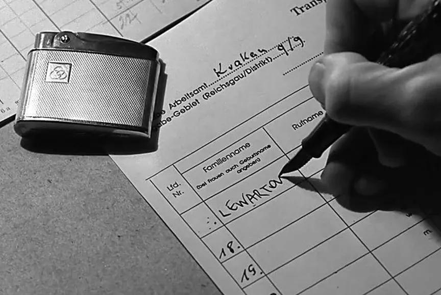 小伙爱收藏古董打火机,天价古董打火机