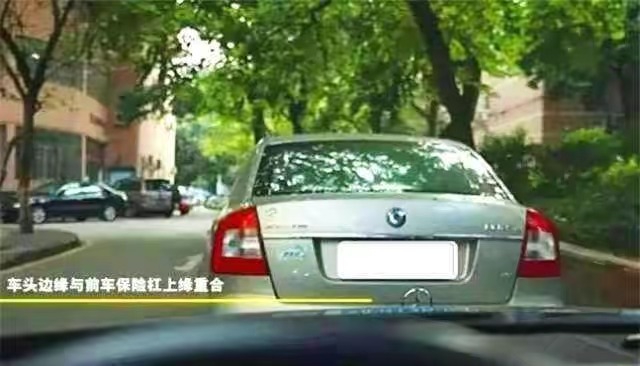开车看不全车头怎么判断左右距离,开车时看不见车头如何判断距离