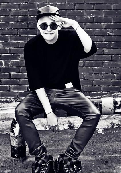 权志龙近期回归路人视频,巨星回归权志龙