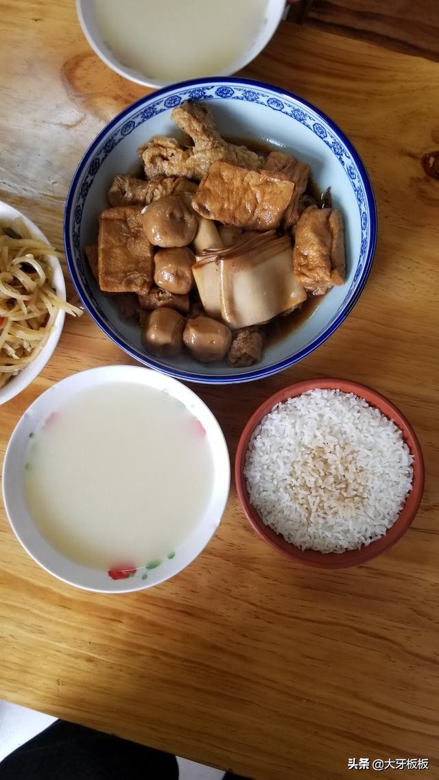 济宁比较有名气的甏肉干饭,山东济宁最有名的小吃的甏肉干饭