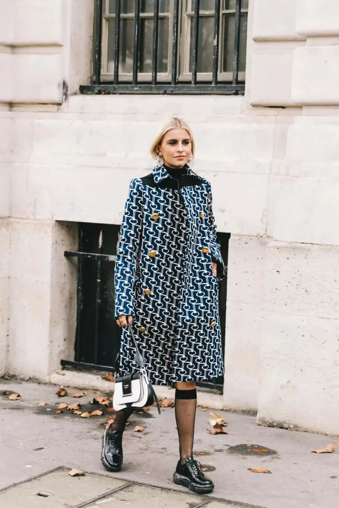 冬天脚怎么穿保暖又好看,今冬不流行露脚踝了露袜才更时髦