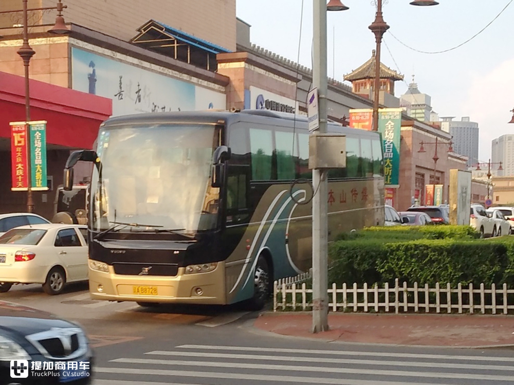 最经典最豪华的大巴车多少钱,当年的豪华大巴