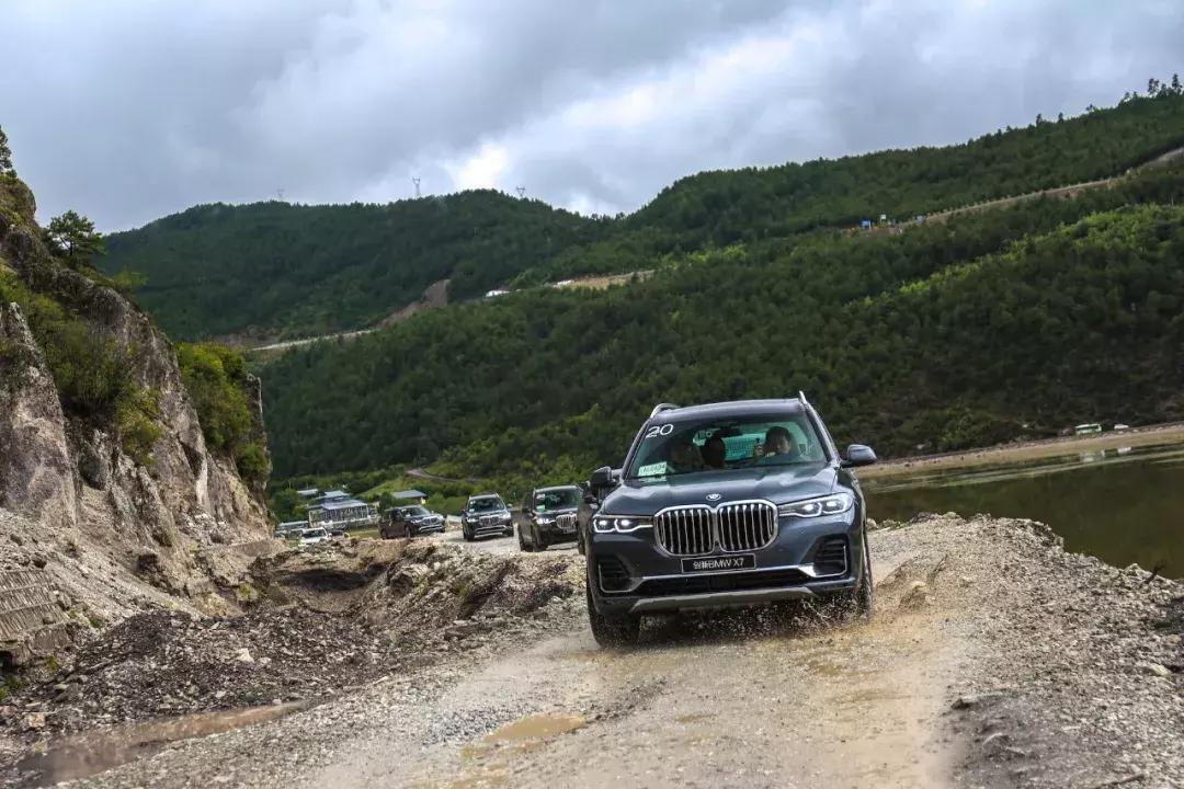 宝马x8suv试驾,宝马全新轿跑型suv