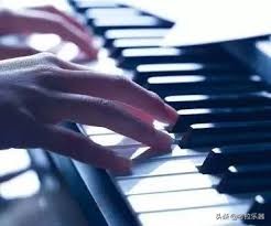 弹钢琴怎么让手跨度更大,弹钢琴如何扩指练习