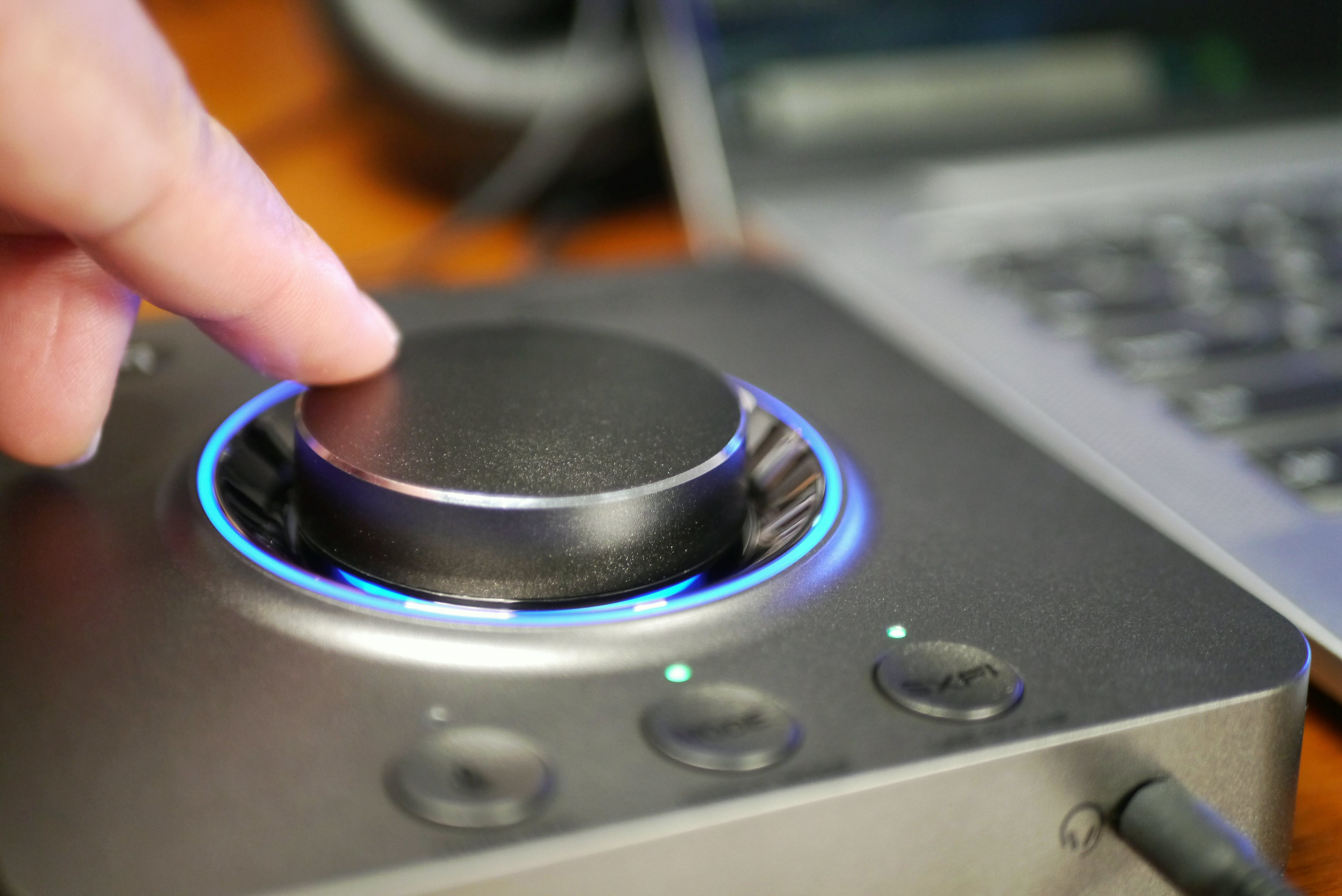 这个环绕音效真牛，创新SoundBlasterX4外置声卡的音质音效体验