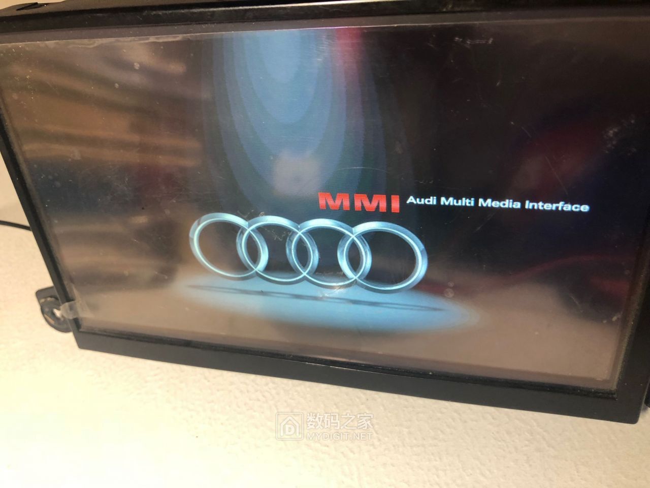 高能炫技爱折腾！奥迪Q5车机加装AV视频输入可玩游戏“坦克大战”