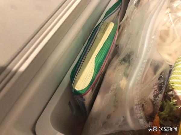 意外把水倒到小说上网友教“冰箱重新法”超实用