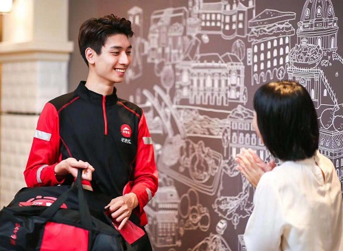 必胜客宅急送双人餐,必胜客宅急送餐厅忙翻了