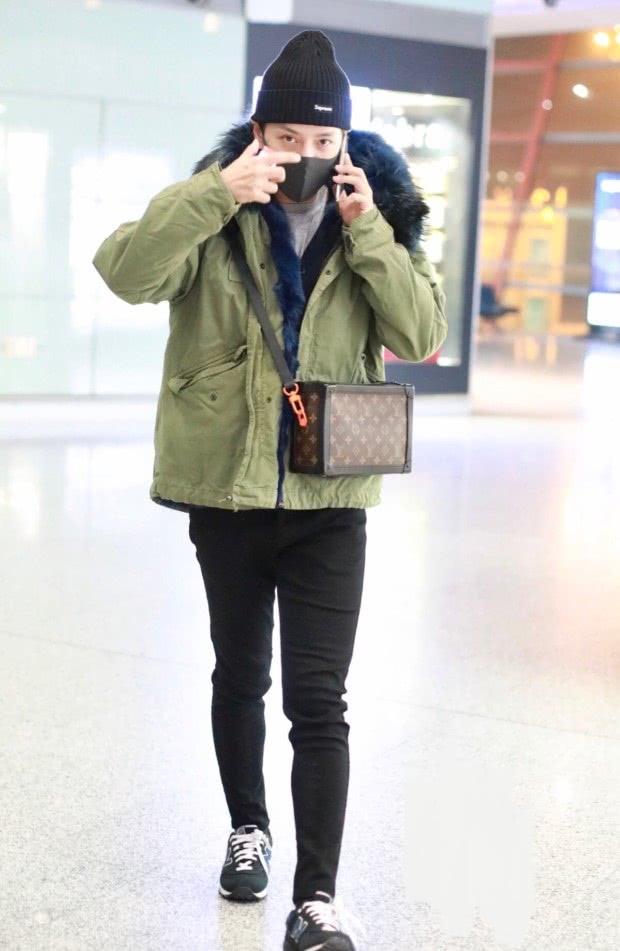 徐海乔红色官服,徐海乔穿牛仔衣