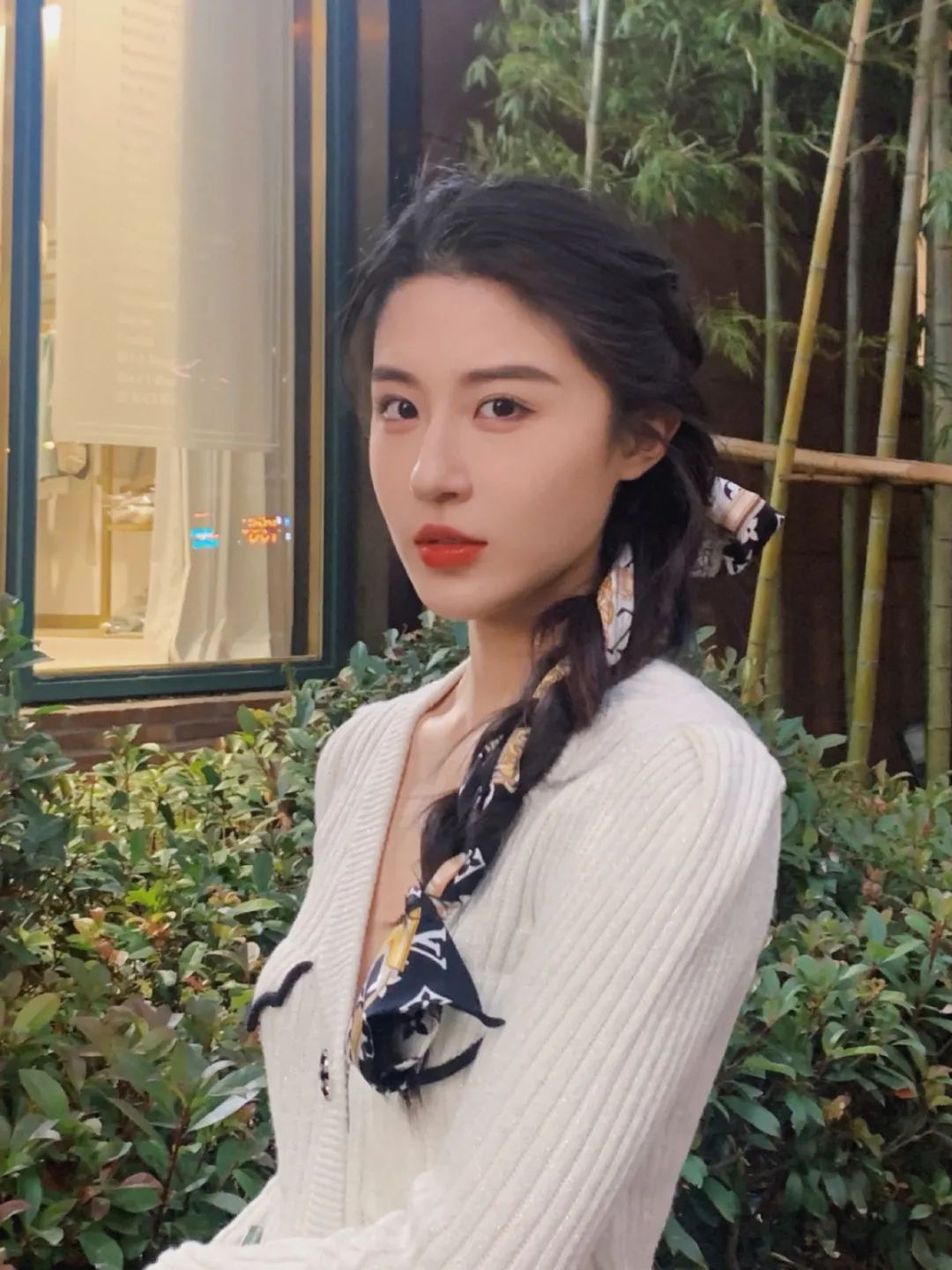 编发这样扎超美腻而且很显年轻哦,随意扎出时尚又好看的编发