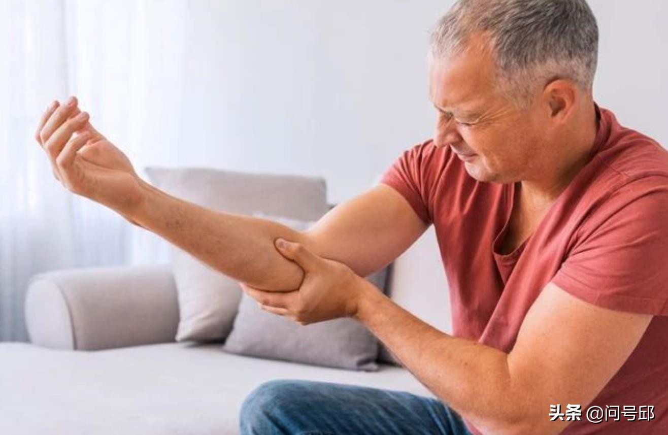 肘部被猛烈撞击,尺骨撞击症是持续疼痛吗