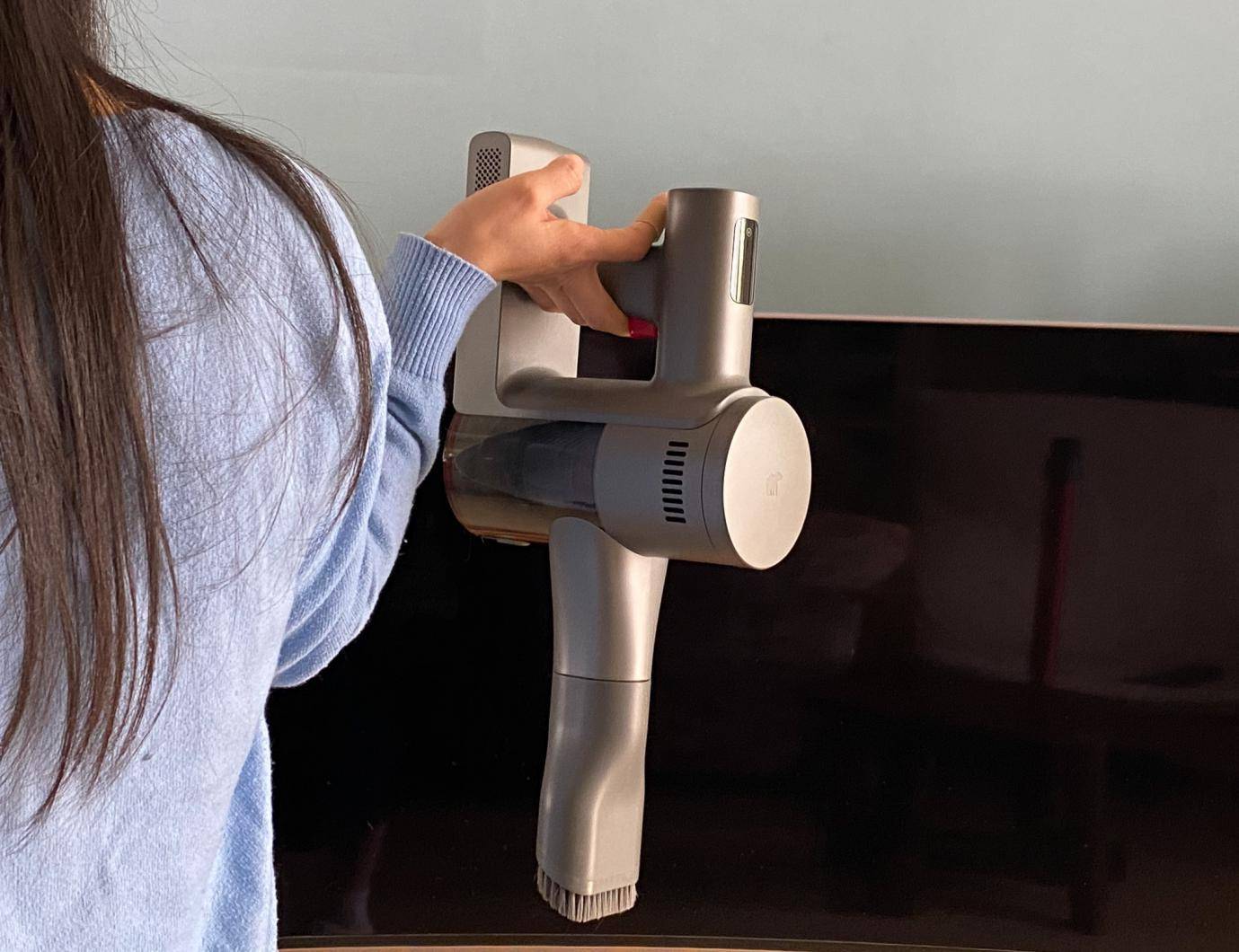 一人轻松扫全屋，娇小女生最爱用？顺造轻量手持吸尘器L1体验