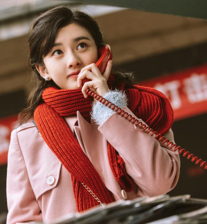 山花浪漫不及眉间一点朱砂，万千颜色都不如红色艳丽好穿搭