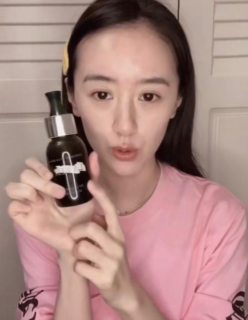 对袁冰妍路转粉了，分享护肤品全是大牌，不开美颜的样子好显小
