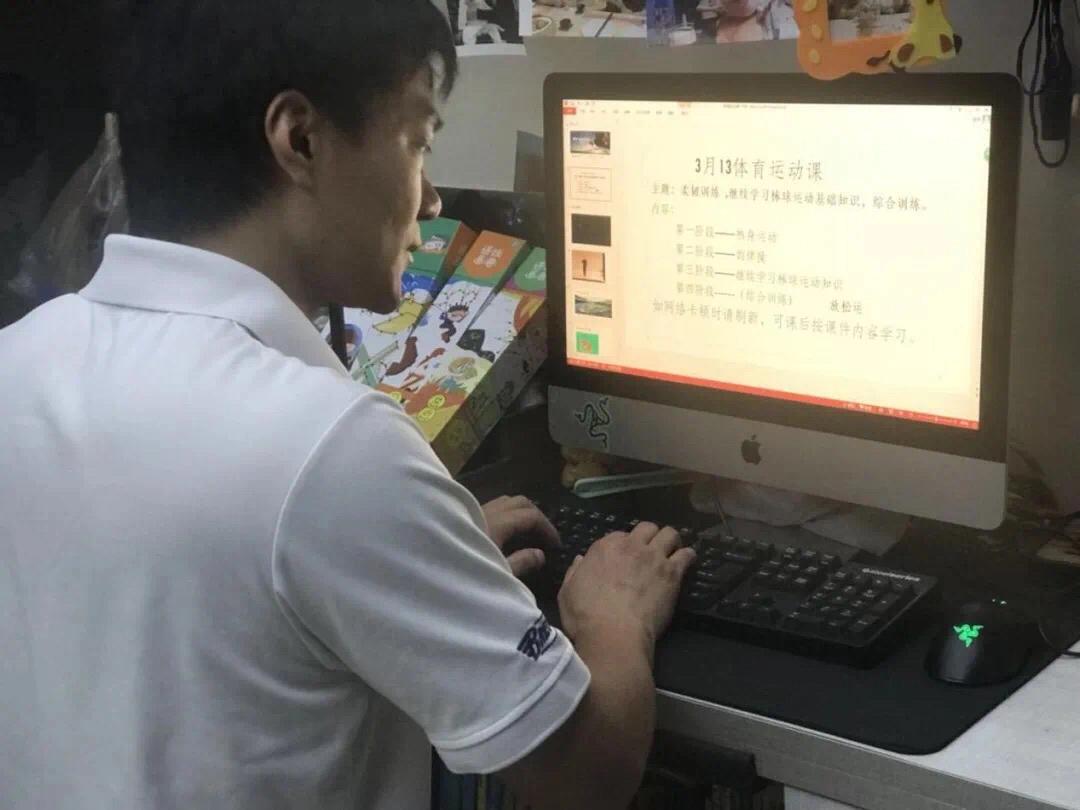 华侨城中学线上*党**旗红，*党**员示范当先锋