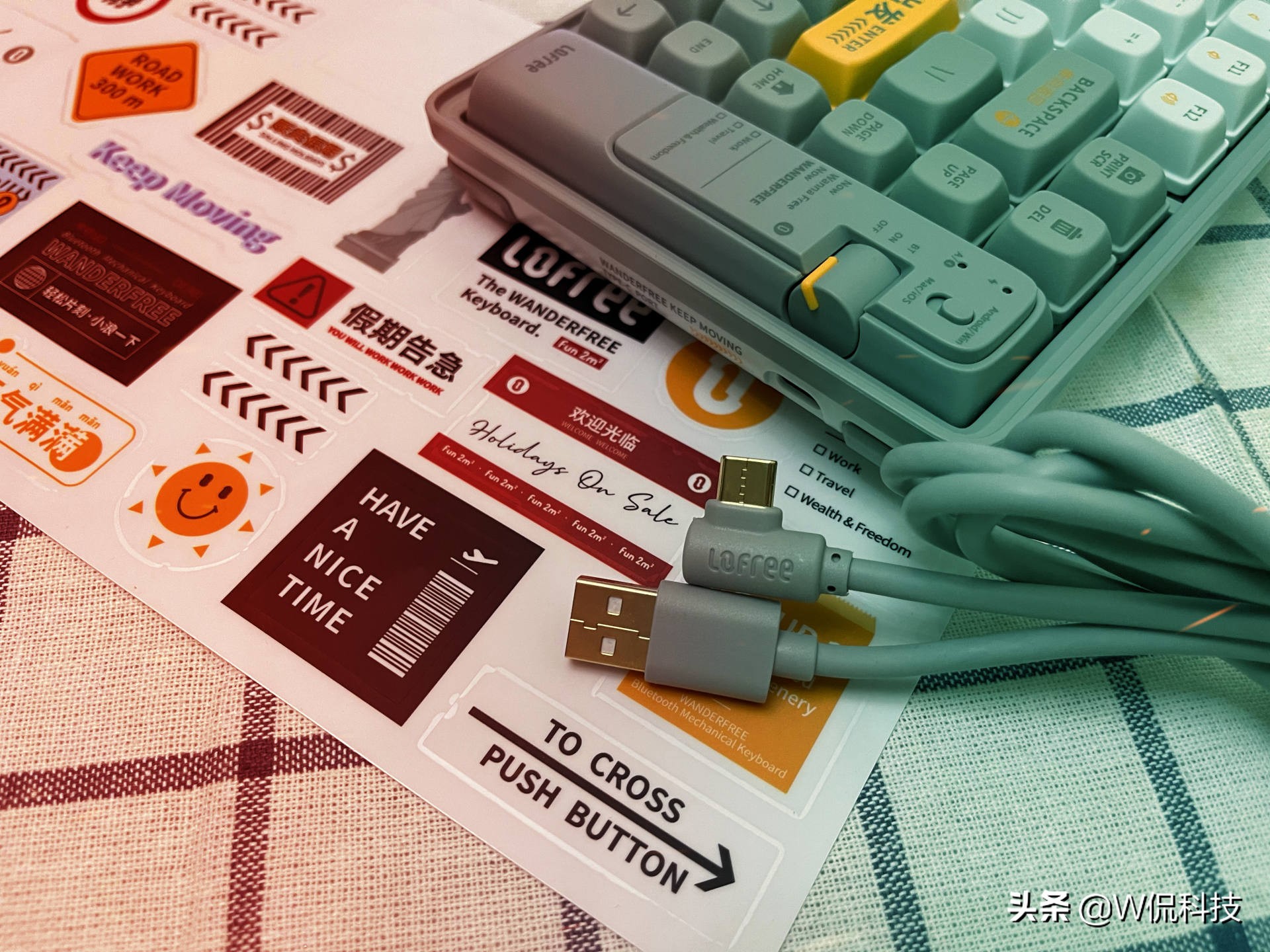 罗技k380和洛斐小浪机械键盘对比,lofree洛斐小浪键盘测评