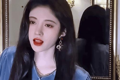 鞠婧祎怎么用发型来掩盖自己脸型,鞠婧祎头发细软塌适不适合