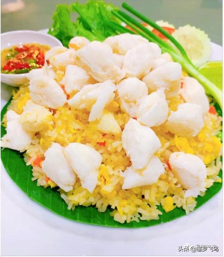 疫情期泰国餐馆帅哥送外卖,拍半裸宣传照用美色救生意