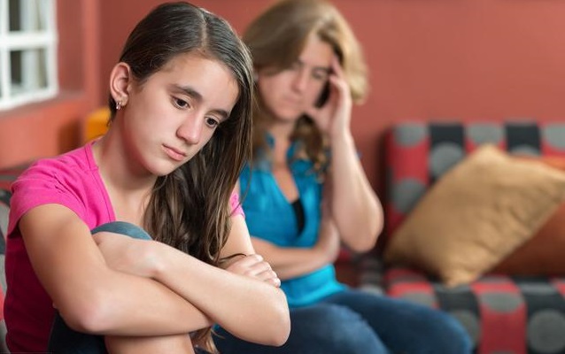 19岁女儿怀孕被父亲骂,女儿怀孕后父母出去旅游