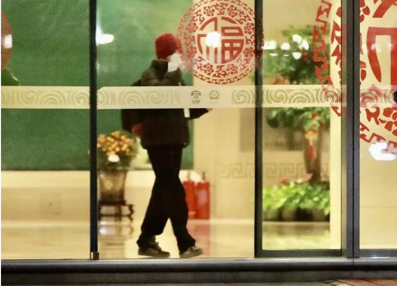 王菲谢霆锋和谁去日本滑雪,谢霆锋王菲罕见秀恩爱场面