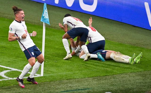 斯特林造点前球场内有2球,斯特林失误盘点