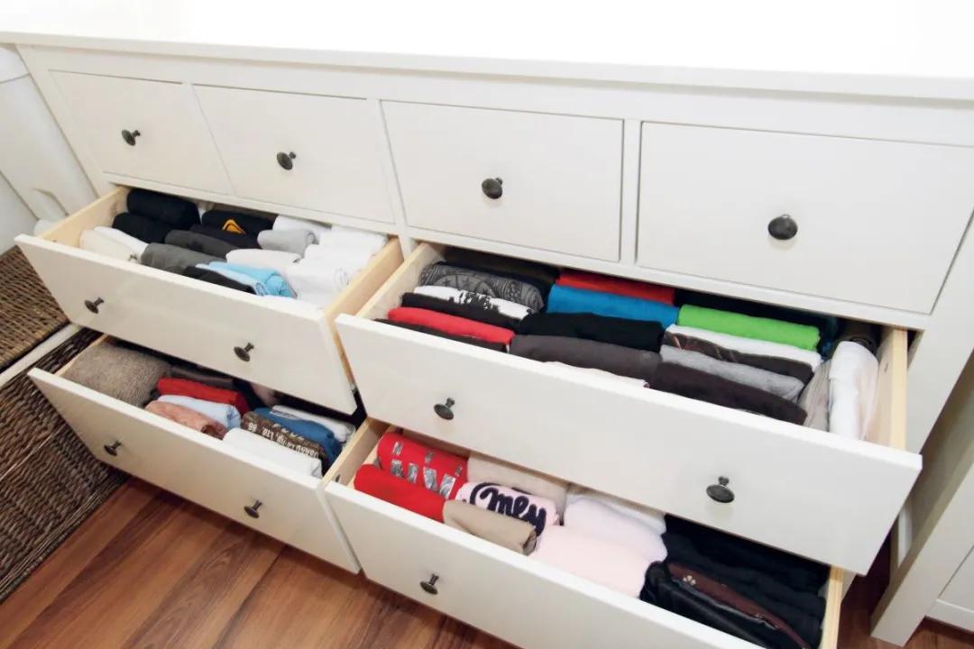 收纳师教你折衣服,折厚衣服的收纳方法