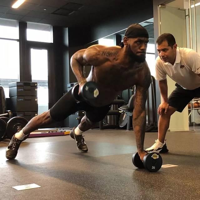 篮球3号位和4号位各是什么职责,打了那么久篮球总是长不高