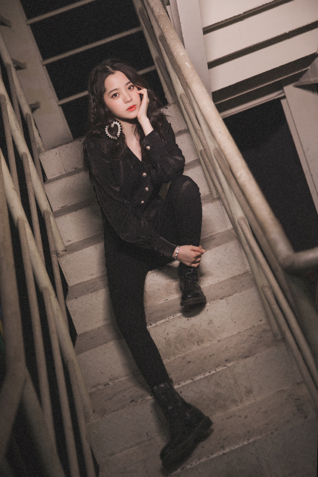 欧阳娜娜匡威onestar,欧阳娜娜匡威帆布鞋黑