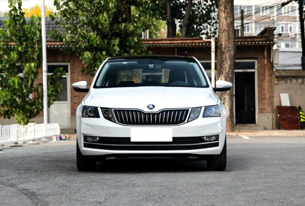 同重量的轿车和suv哪个省油,15万买强实力家用车买这4款准没错