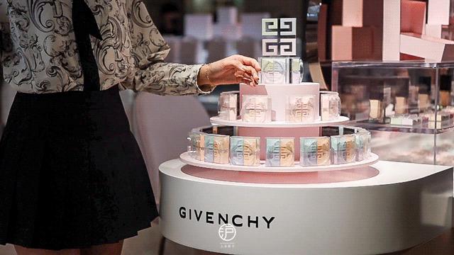 纪梵希高定绒雾妆容,纪梵希步入妆艺空间开启高定惊喜