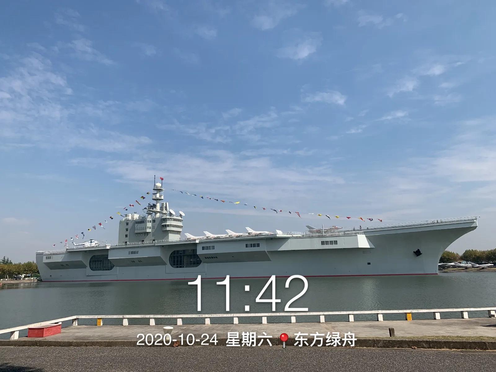 军事迷参观坦克,东方绿舟军事