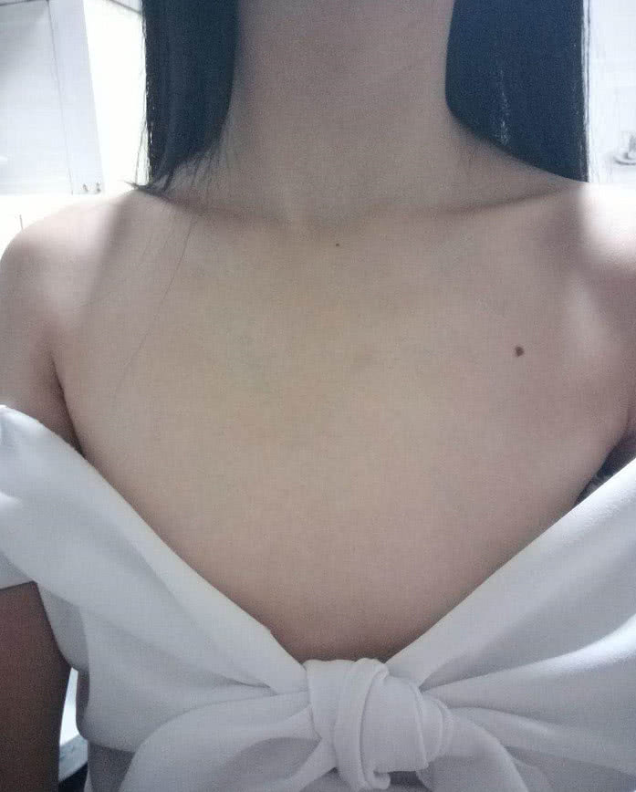 女生胸有多平,女生的胸能有多平