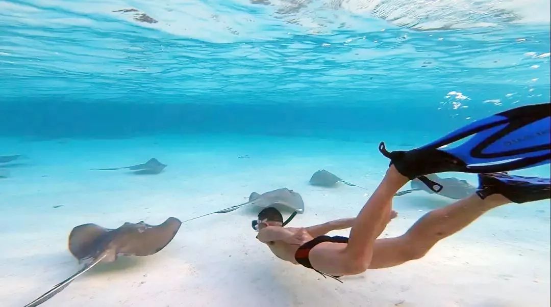 他一人一车环游五大洲，遭连环抢劫，却看见最美的风景