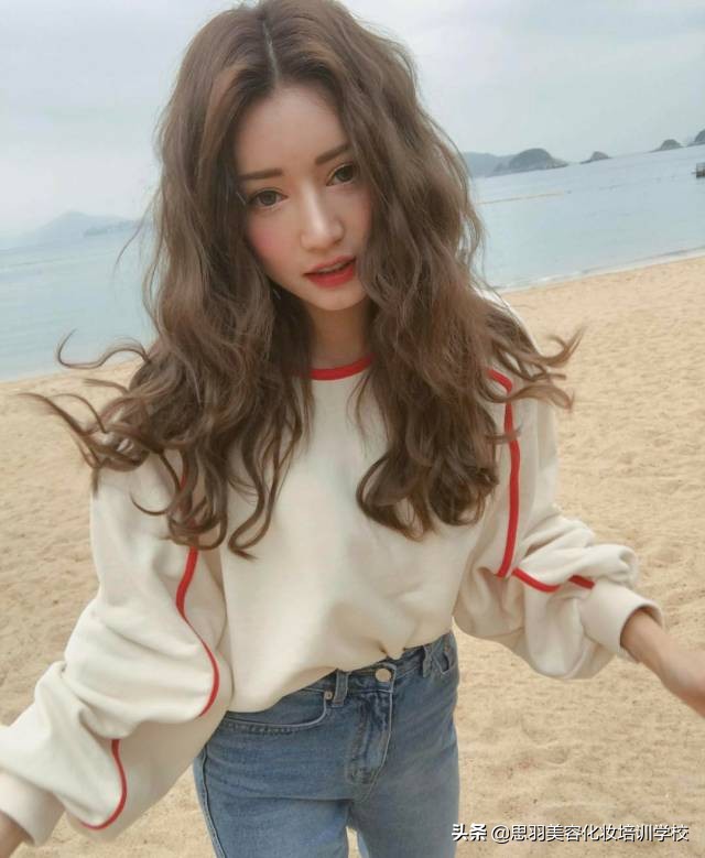 瘦长脸适合丸子头的发型,2021最洋气的减龄发型圆脸丸子头