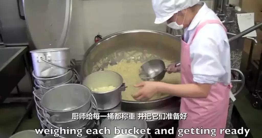 日本小学10元钱的午餐,日本学生午餐10元一个