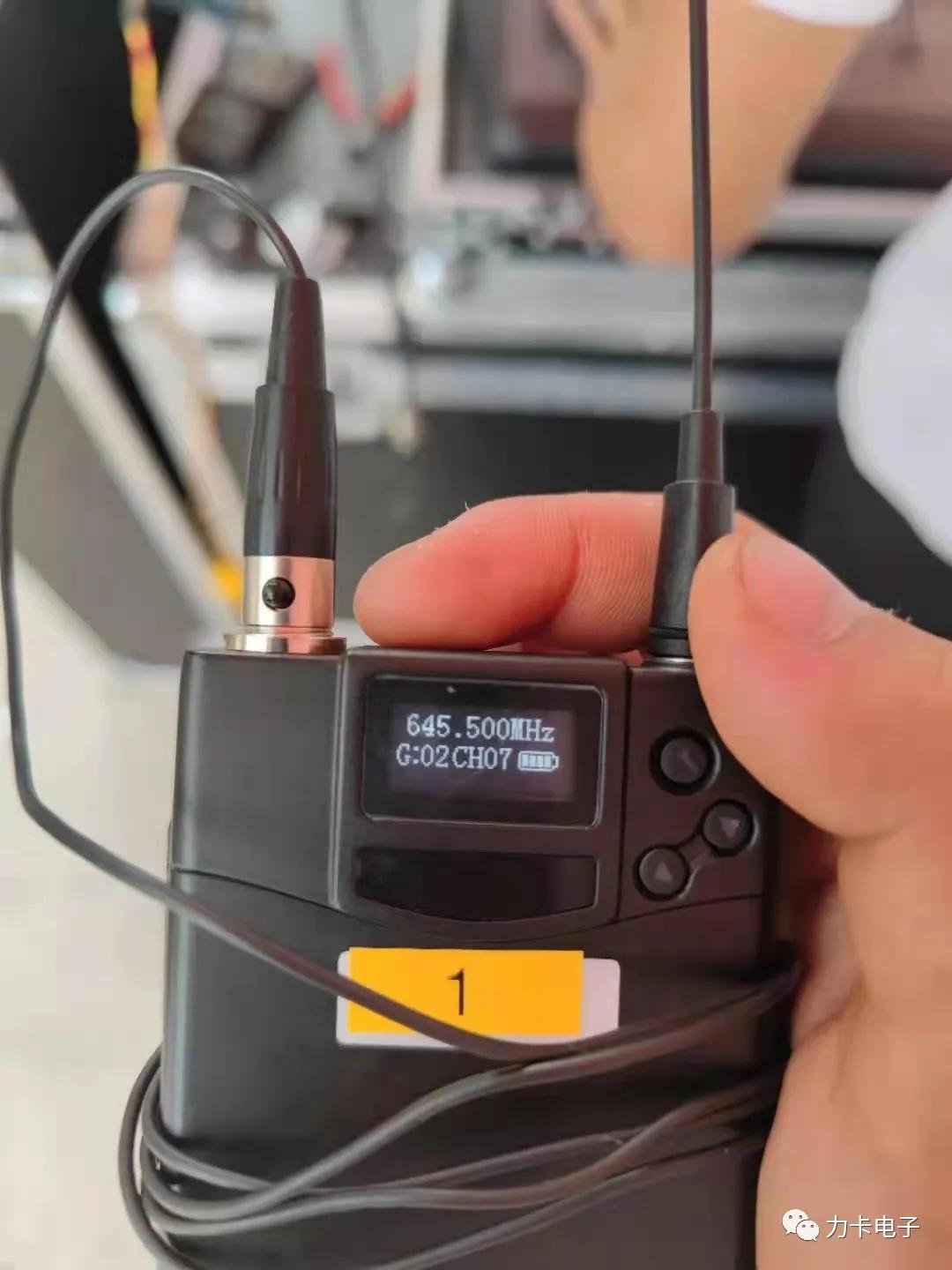 力卡无线话筒调频配对,力卡无线麦克风场外音大