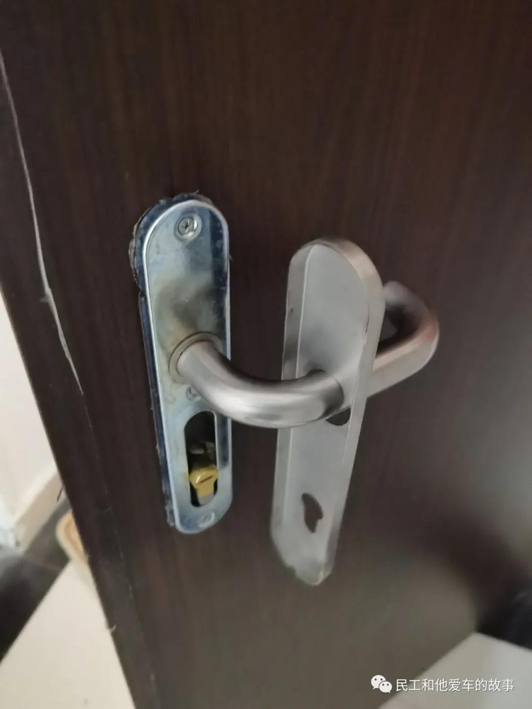 换个c级锁芯还有必要换防盗门吗,防盗门换锁芯有只拆一个螺丝的吗