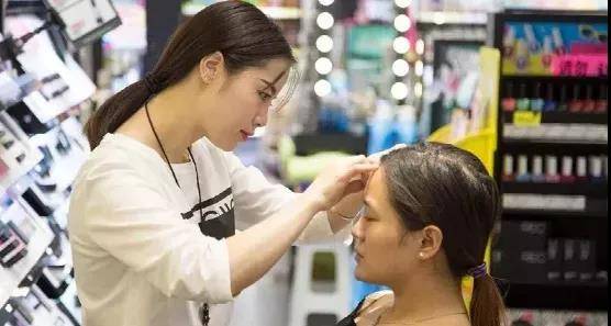 服装导购的职业发展,电商主播转型做导购