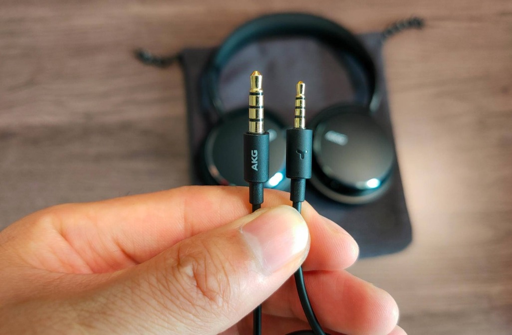 1499售价！拥有快充主动降噪环境感知以及续航25h，AKG新品值吗？