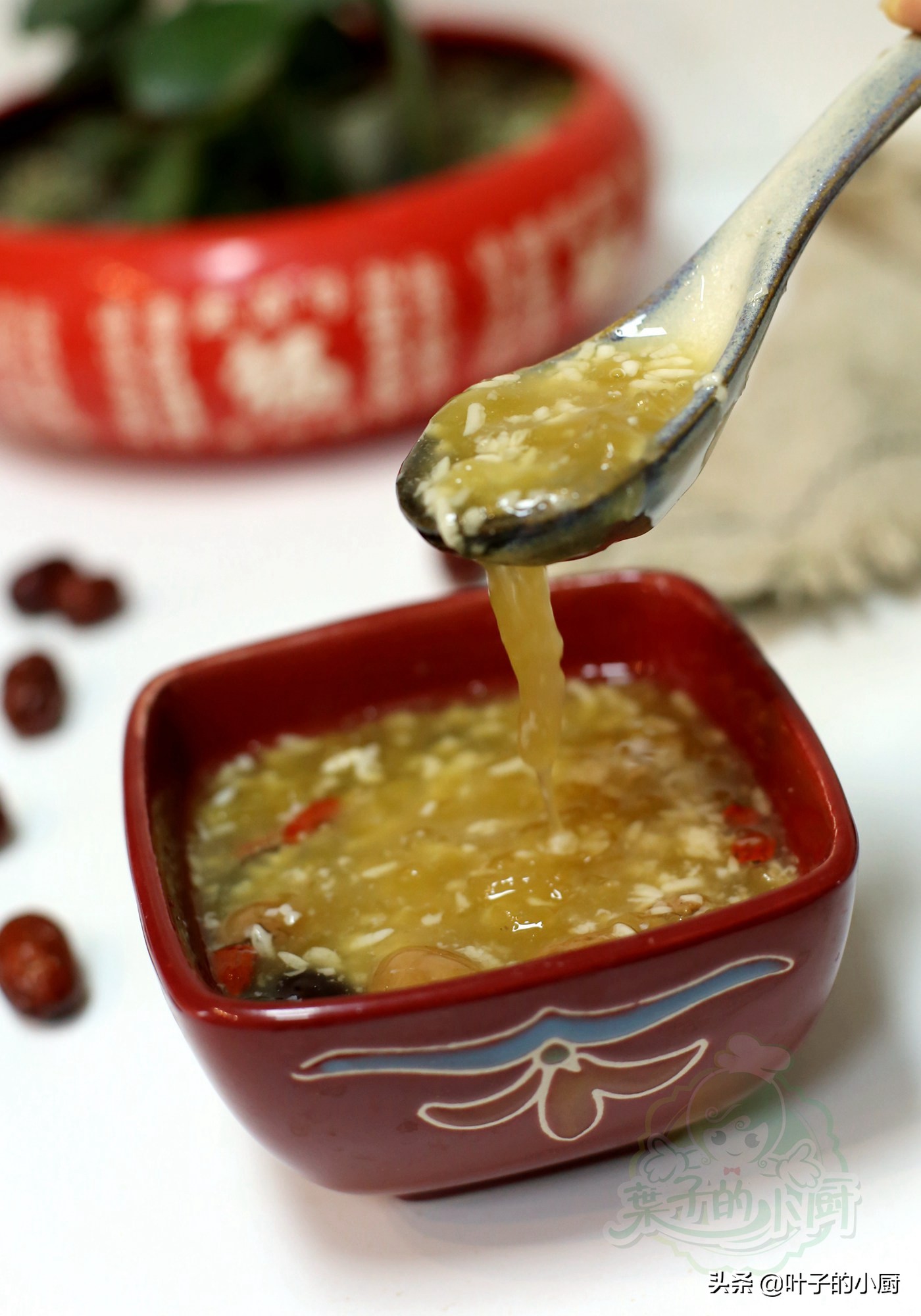 高压锅炖银耳汤要多久才有胶质,红枣枸杞桂圆银耳汤怎样煮出胶质