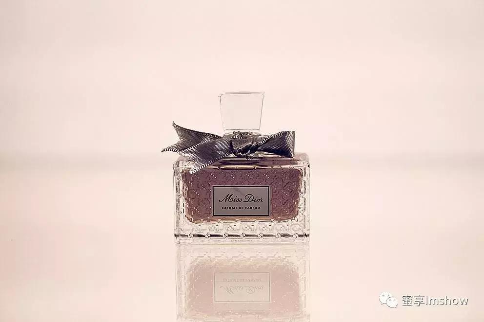 迪奥小姐爱与玫瑰展览吴谨言,迪奥小姐爱与玫瑰晚会