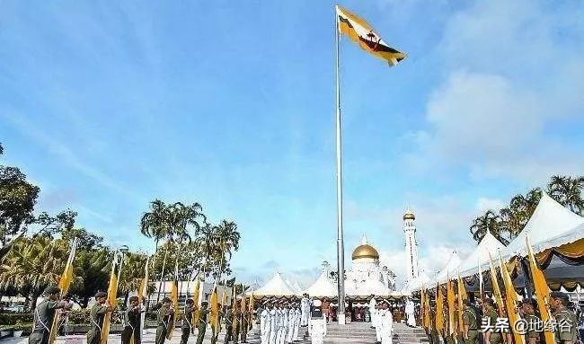 文莱是从马来西亚独立出去的吗,文莱怎么被马来西亚分成两半的