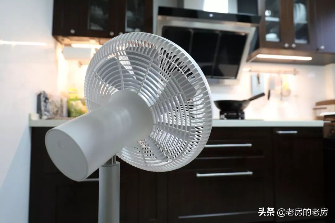 智米发布新款直流变频落地扇二代,主打安全智能