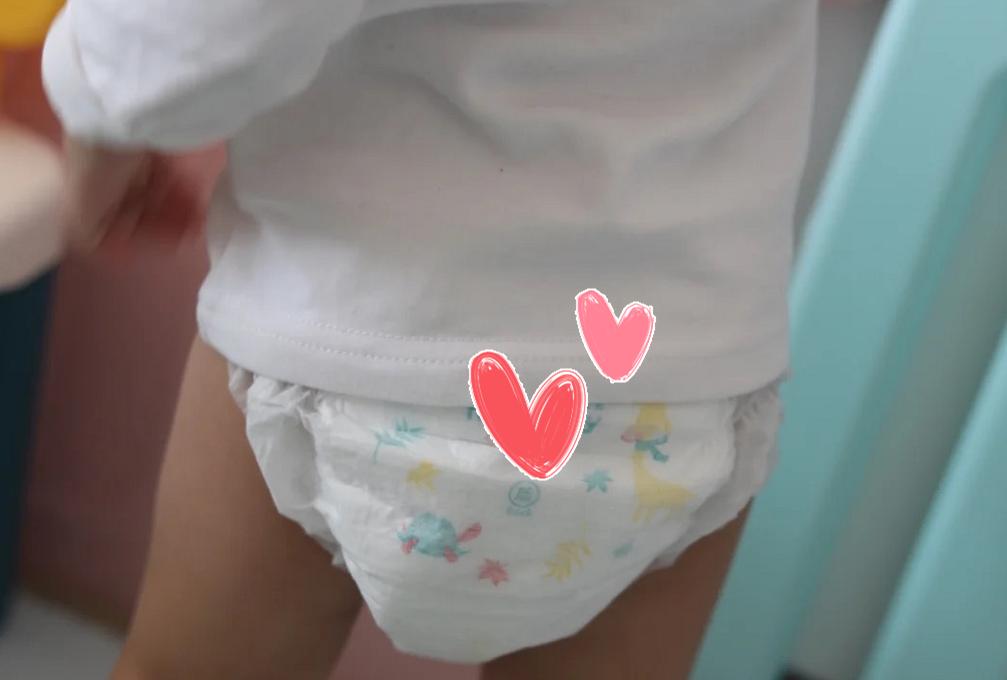 宝宝怎么穿拉拉裤才正确,宝宝穿拉拉裤的正确姿势