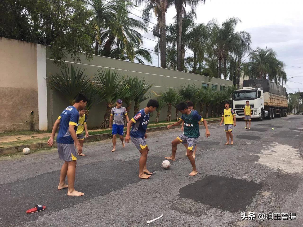 巴西踢球跳桑巴,巴西桑巴舞蹈女性