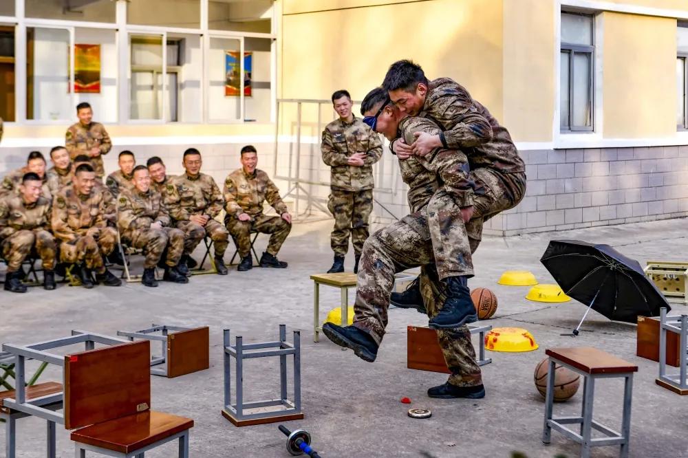 羡慕→临汾旅官兵“野”会玩