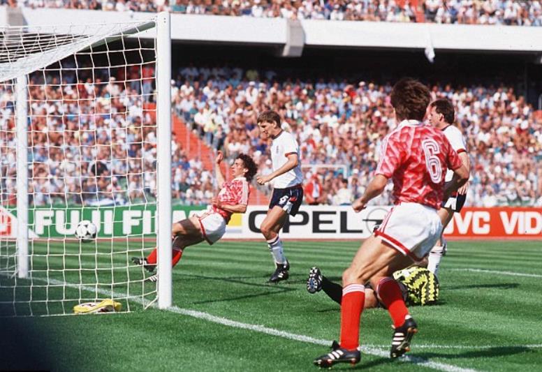 经济控制足球足球与商业广告的记忆碎片