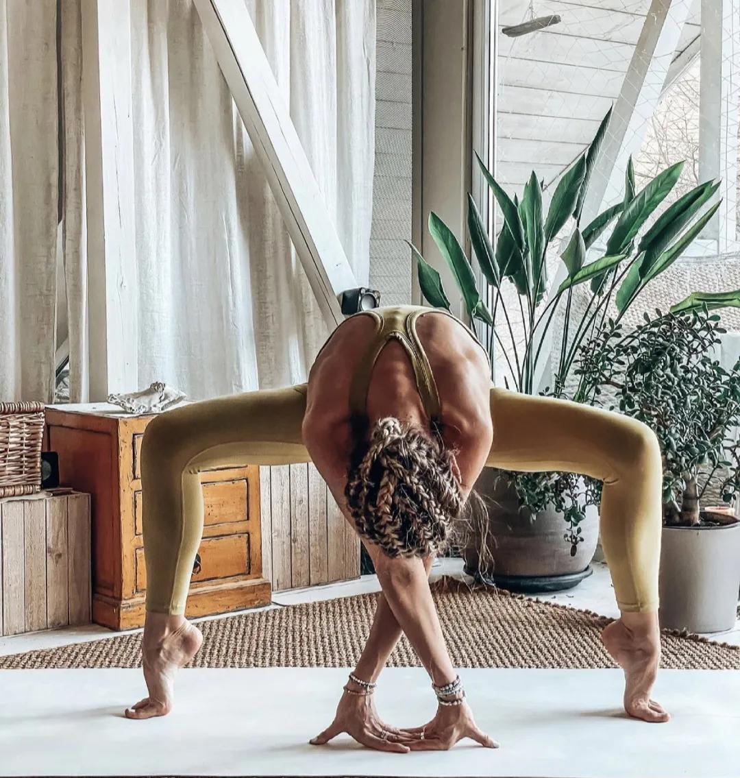 大腿内侧肉多又松弛？1套动作帮你解决难看的大腿“拜拜肉”