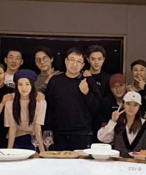 他俩到底分没分？甜蜜恋爱时怎么也没想到现在会撕成这样吧